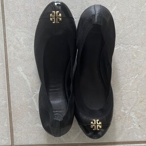 Tory Burch Black Ballet Flats with Gold Logo Cap Toe